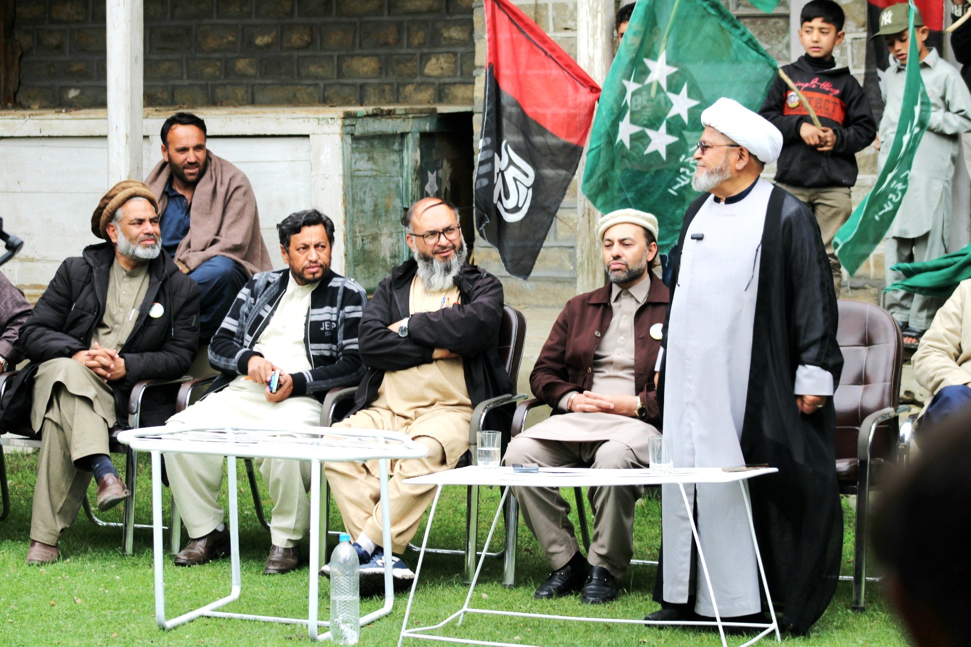 نگر خاص میں علامہ ڈاکٹر شبیر حسن میثمی کارکنان سے خطاب کرتے ہوئے
